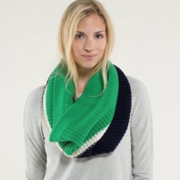 Lululemon falling freely Scarf - Picture 3 of 5